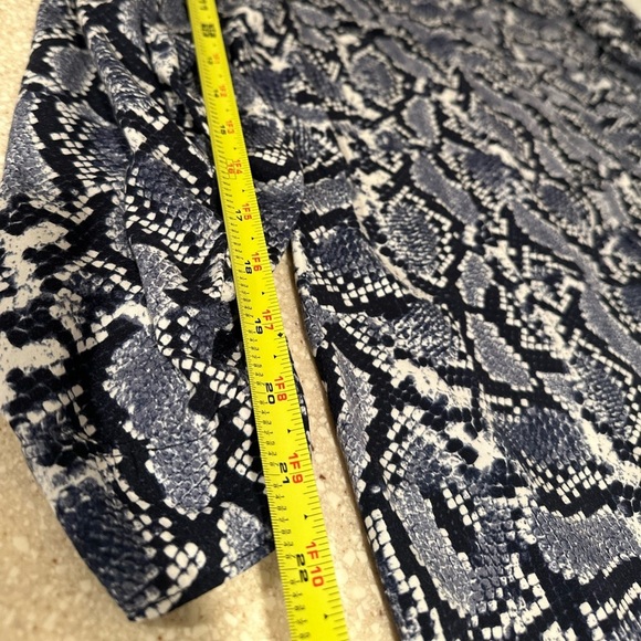 Banana Republic Soft Relaxed Shift Dress Long Sleeve Rayon Blue Python Snake 14 - Picture 14 of 16